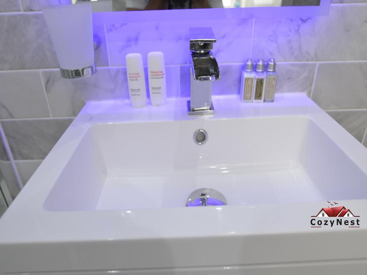Luxury Central Self Contained Flat By Cozynest เรดดิ้ง ภายนอก รูปภาพ